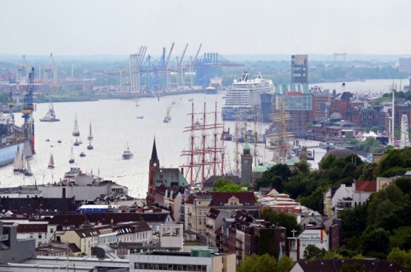 
			«Крузенштерн» и «Седов» приняли участие в праздновании Дня рождения порта Гамбург		