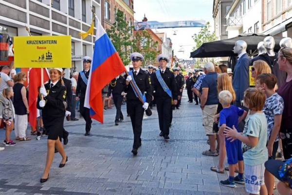
			Курсанты барка «Крузенштерн» приняли участие в параде экипажей парусных судов в Эсбьерге		
