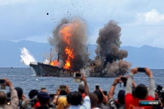 Индонезия превратила суда браконьеров в «подводный флот»