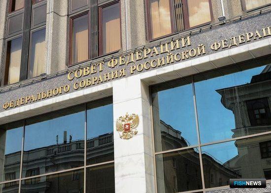 Законопроект о крабовых квотах обсудят в Совете Федерации