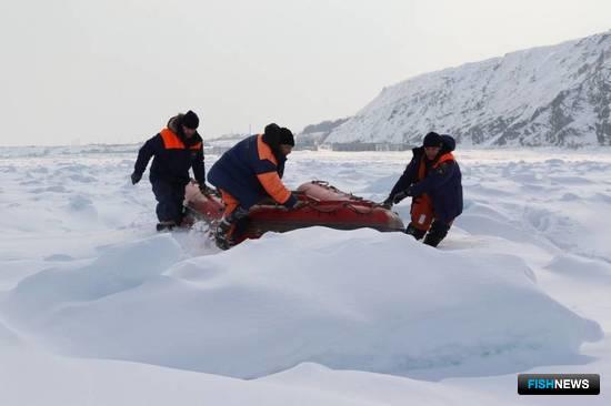 Сахалинские рыболовы вновь обеспечили спасателей работой