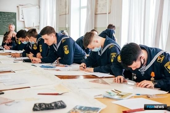 Морские курсанты получат стипендии от РРПК