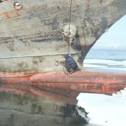 Авачинскую бухту избавляют от мертвых кораблей