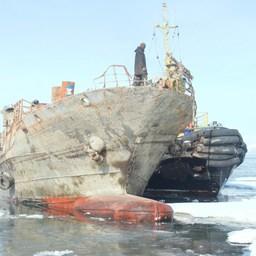 Авачинскую бухту избавляют от мертвых кораблей