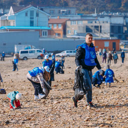 «Чистый берег» избавил пляж Владивостока от 10 тонн мусора