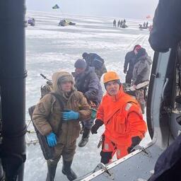 Сахалинских рыбаков выручали вертолетом