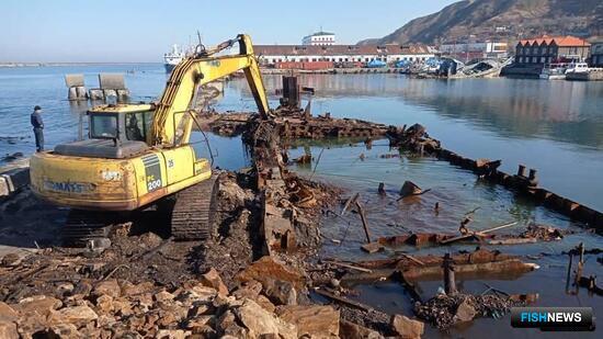 Воды Дальнего Востока успешно чистят от затонувшего флота