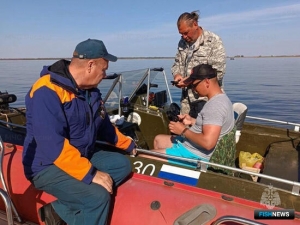 Рыболовам-лодочникам в разных регионах напоминают о безопасности