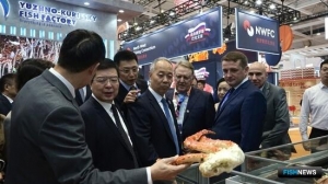 Российские рыбопромышленники развивают связи на выставке в Циндао